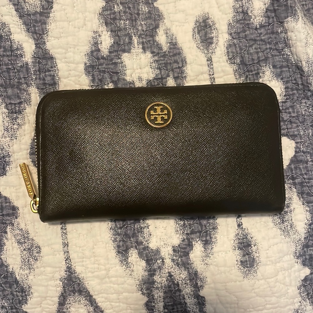 Tory Burch Zip Wallet (Black)